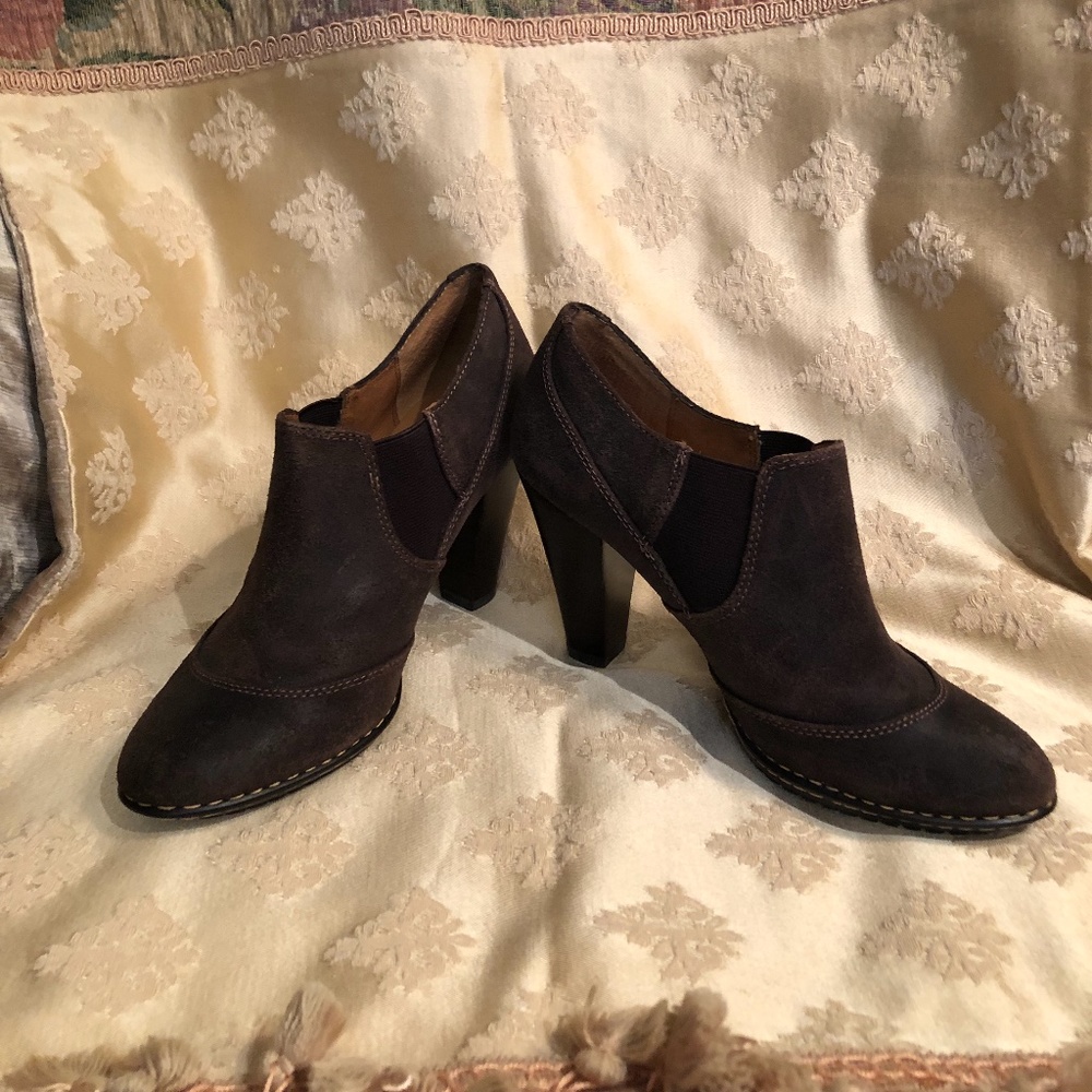 Sofft Brand Simola Chocolate Brown Distressed Suede Leather Booties - Picture 2 of 13
